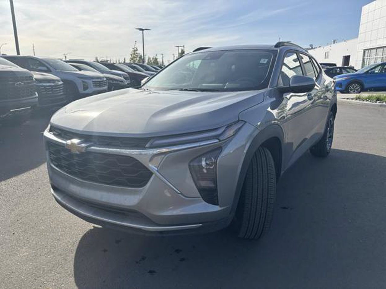 2025 Chevrolet Trax FWD 4dr LT Grey Sherwood Park - photo #2