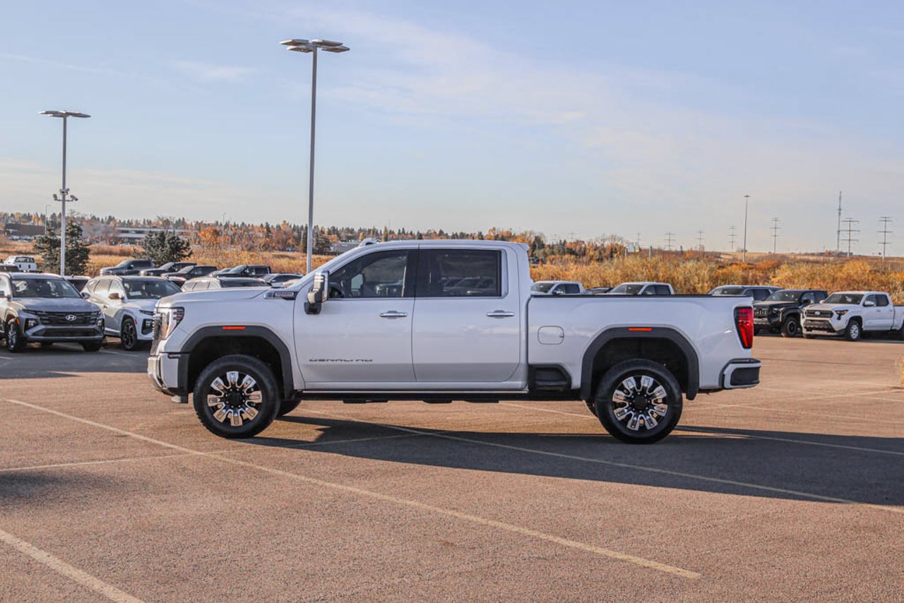 2025 GMC Sierra 3500HD 4WD Crew Cab 159 Denali White Sherwood Park - photo #4