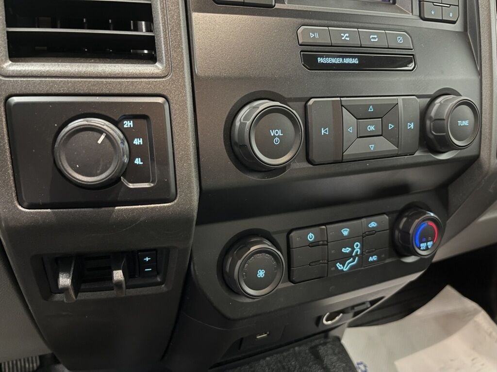 2022 Ford Super Duty F-550 Location Disponible / Leasing Available White Kirkland - photo #17