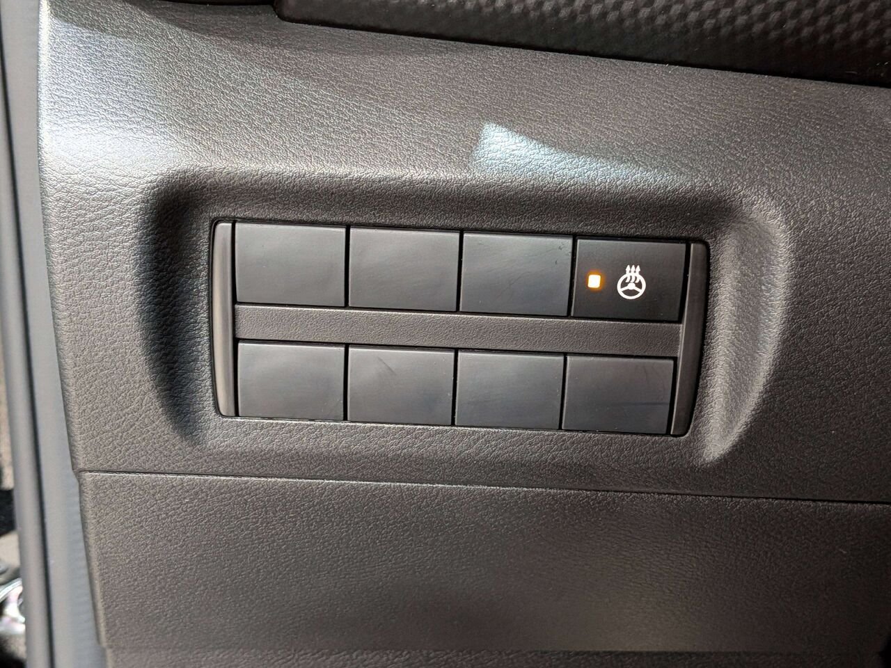 2025 Nissan Kicks Play SV FWD Black Val-David - photo #28