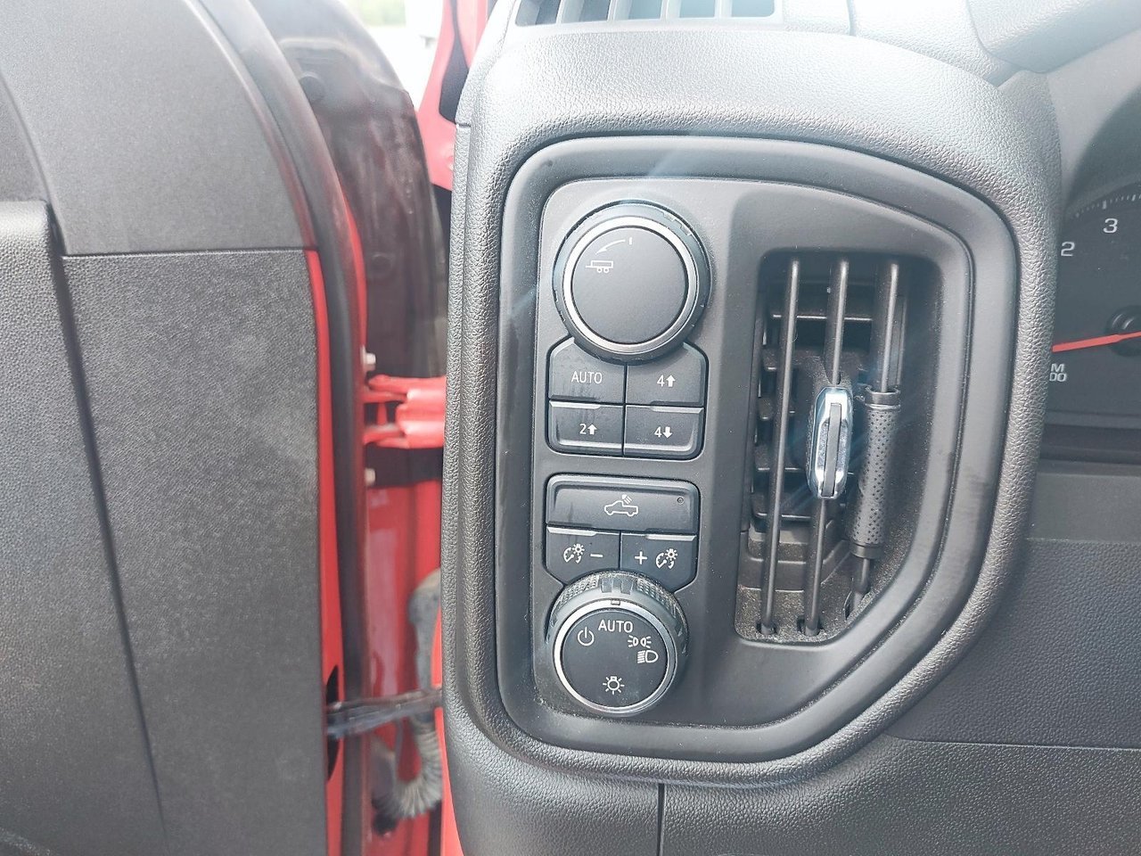 Chevrolet Silverado 1500 Custom Trail Boss 2022 Rouge Baie-Comeau - photo #15