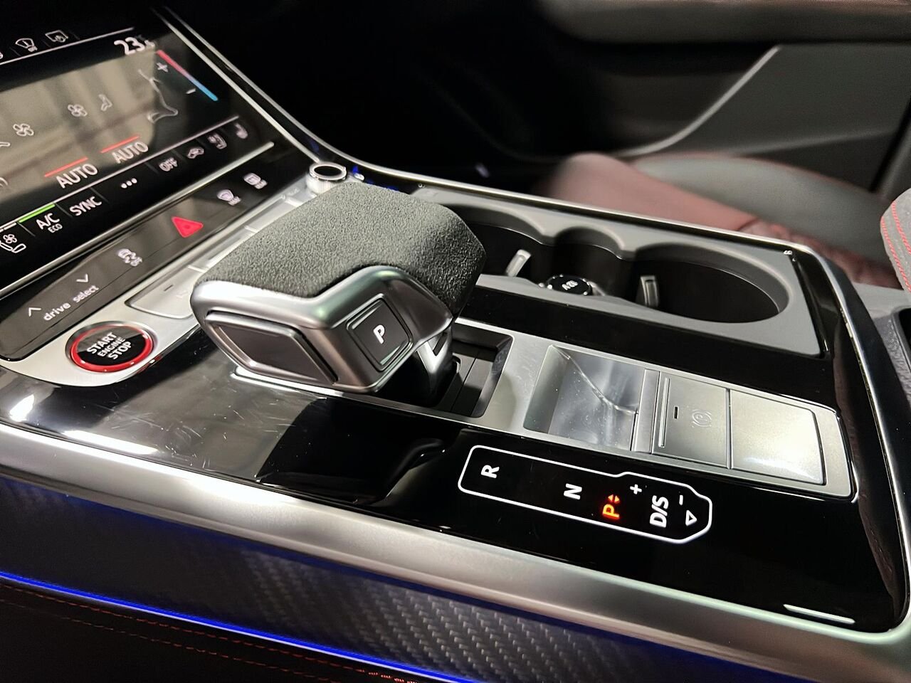 Audi RS Q8 PERFORMANCE 2026 Blanc Québec - photo #33