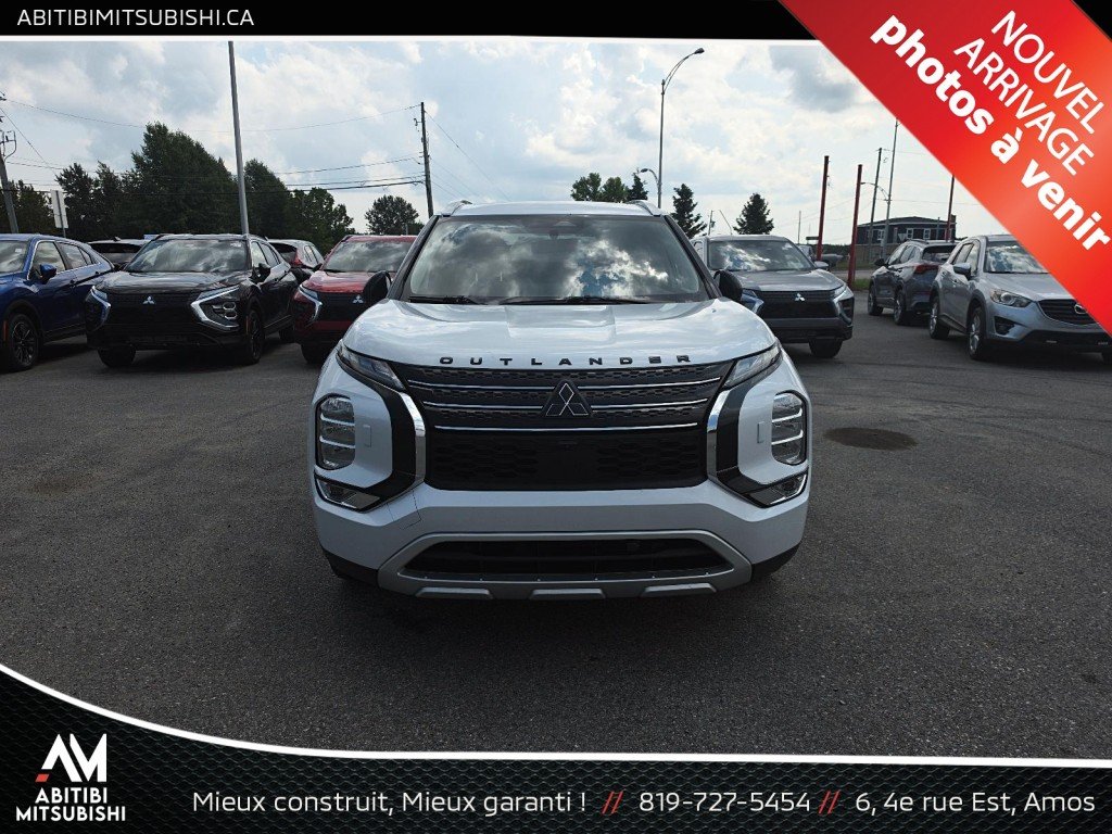 2022 Mitsubishi Outlander S-AWC White Amos - photo #1