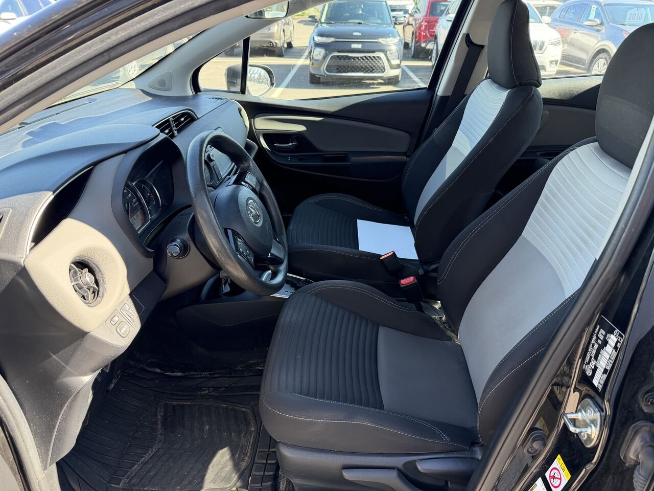 Toyota Yaris Hatchback 2018 Noir Saint-Eustache - photo #6