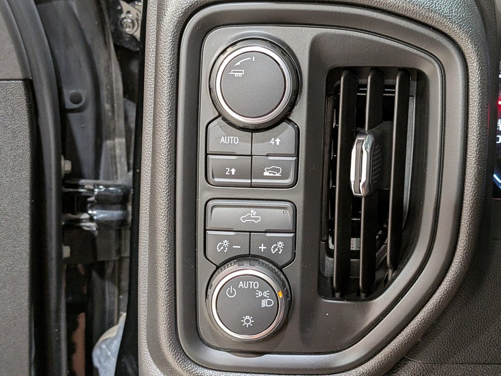 2022 Chevrolet Silverado 1500 4WD Crew Cab 157" Custom Black Val-David - photo #30