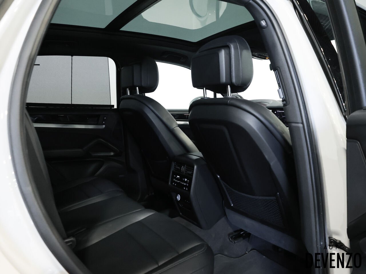 2025 Porsche Cayenne Grey Saint-Eustache - photo #7