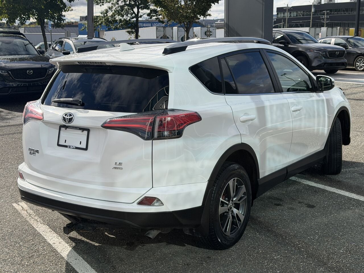 2018 Toyota RAV4 White Ste-Marie - photo #4