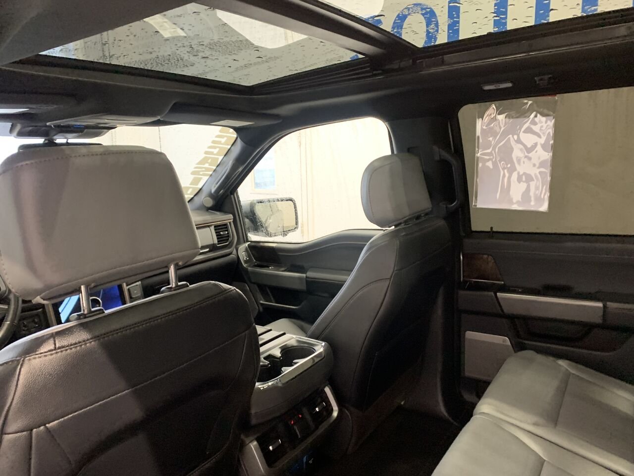Ford F-150 Lightning LARIAT LARIAT + GROSSE BATTERIE +CUIR + TOIT PANO, REMORQ MAX 2023 Argent Châteauguay - photo #26