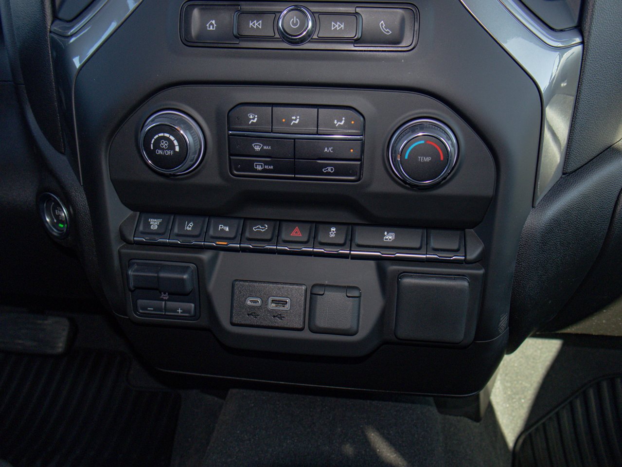 2025 Chevrolet Silverado 2500HD 4WD Crew Cab 159 Custom Black Sherwood Park - photo #28