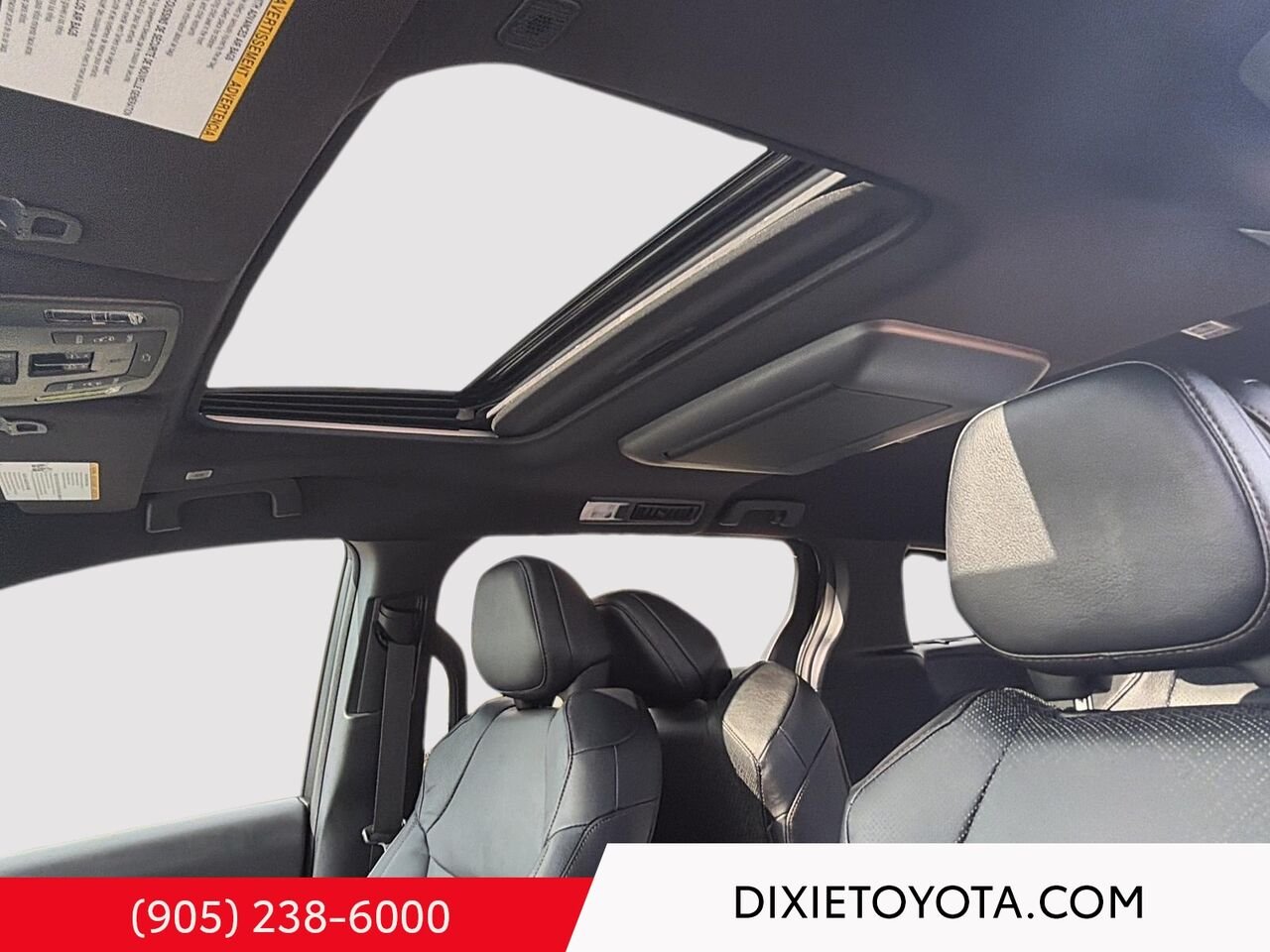 2026 Toyota Sienna Hybrid Limited AWD / CLEAN CARFAX / HEATED AND VENTILATED SEATS / MOONROOF / ALLOY WHEELS / CARPLAY AND ANDROID AUTO White Mississauga - photo #10