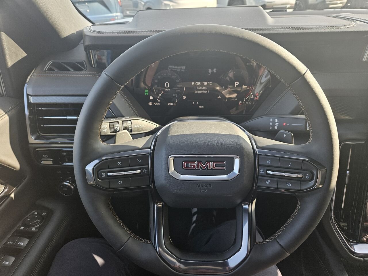 2026 GMC Yukon AT4 4 portes 4RM Sterling Metallic Thetford Mines - photo #7