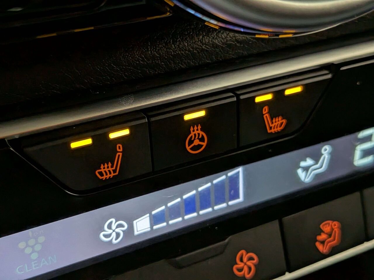 2024 Nissan Sentra SR Manual Orange Val-David - photo #2