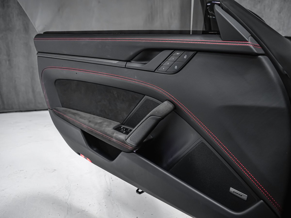 2024 Porsche 911 CARRERA 4 GTS Black Montreal - photo #14