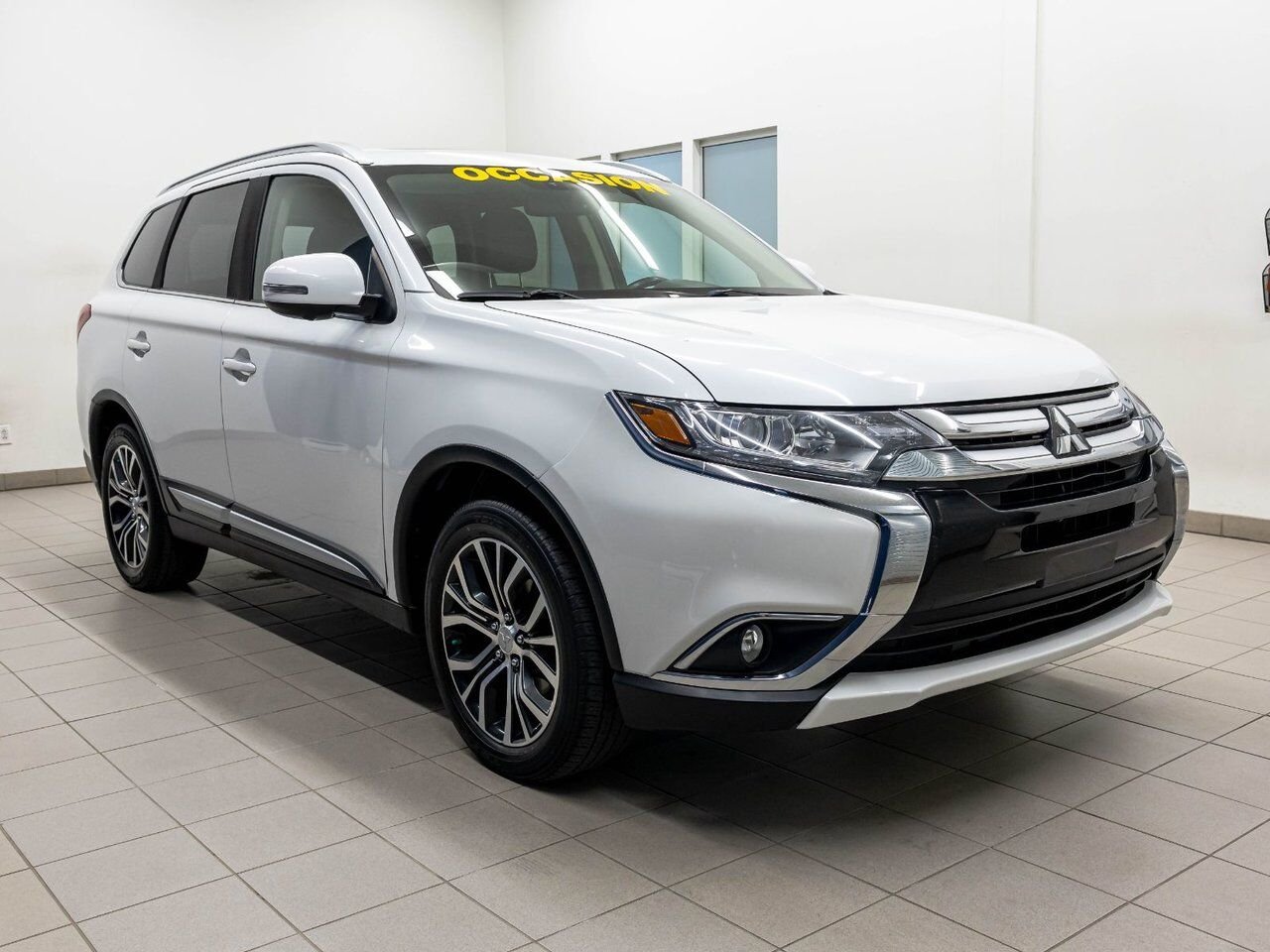 Mitsubishi Outlander ES AWD *TOIT* CUIR 7 PLACES SIÈGES CHAUFF CAM 360 2018 Blanc Saint-Jérôme - photo #9