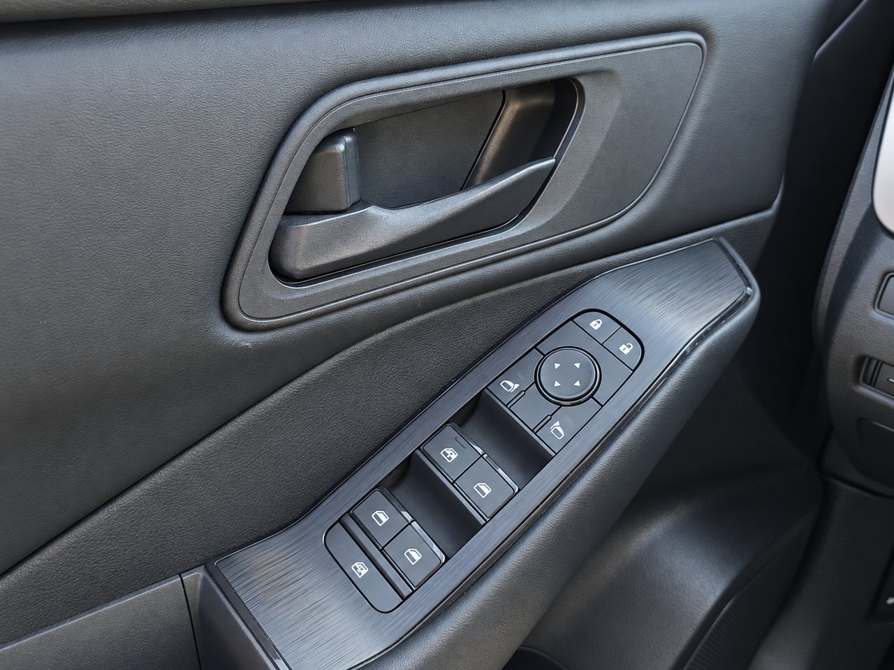 2024 Nissan Rogue S Black Val-David - photo #10