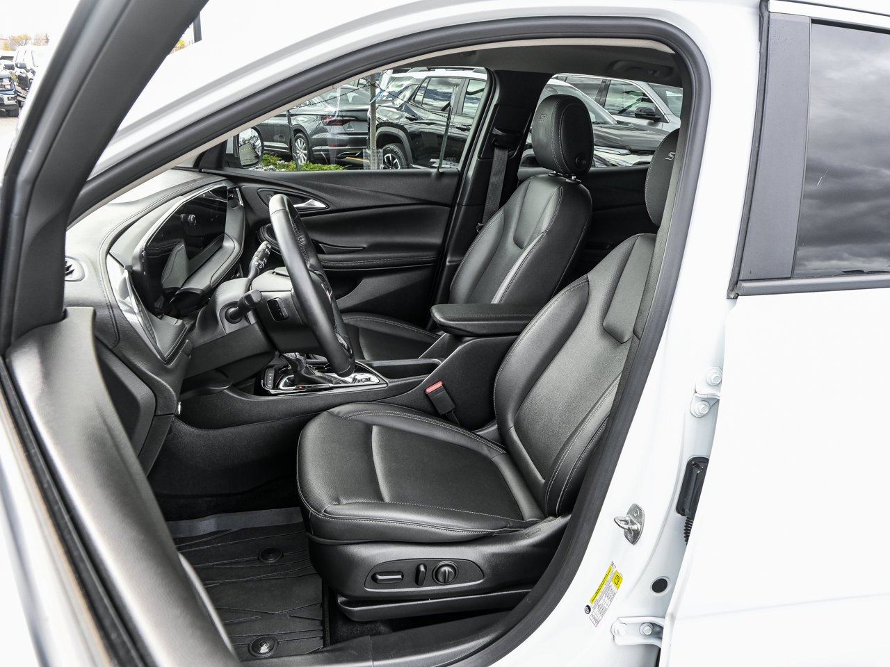 2024 Buick Encore GX AWD 4dr Sport Touring White Sherwood Park - photo #16