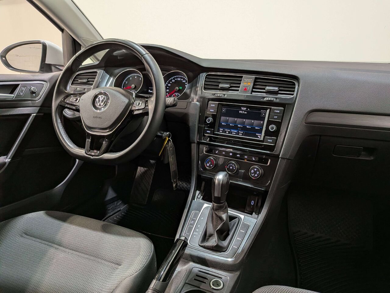 2020 Volkswagen Golf Comfortline 5-door Auto White Val-David - photo #17