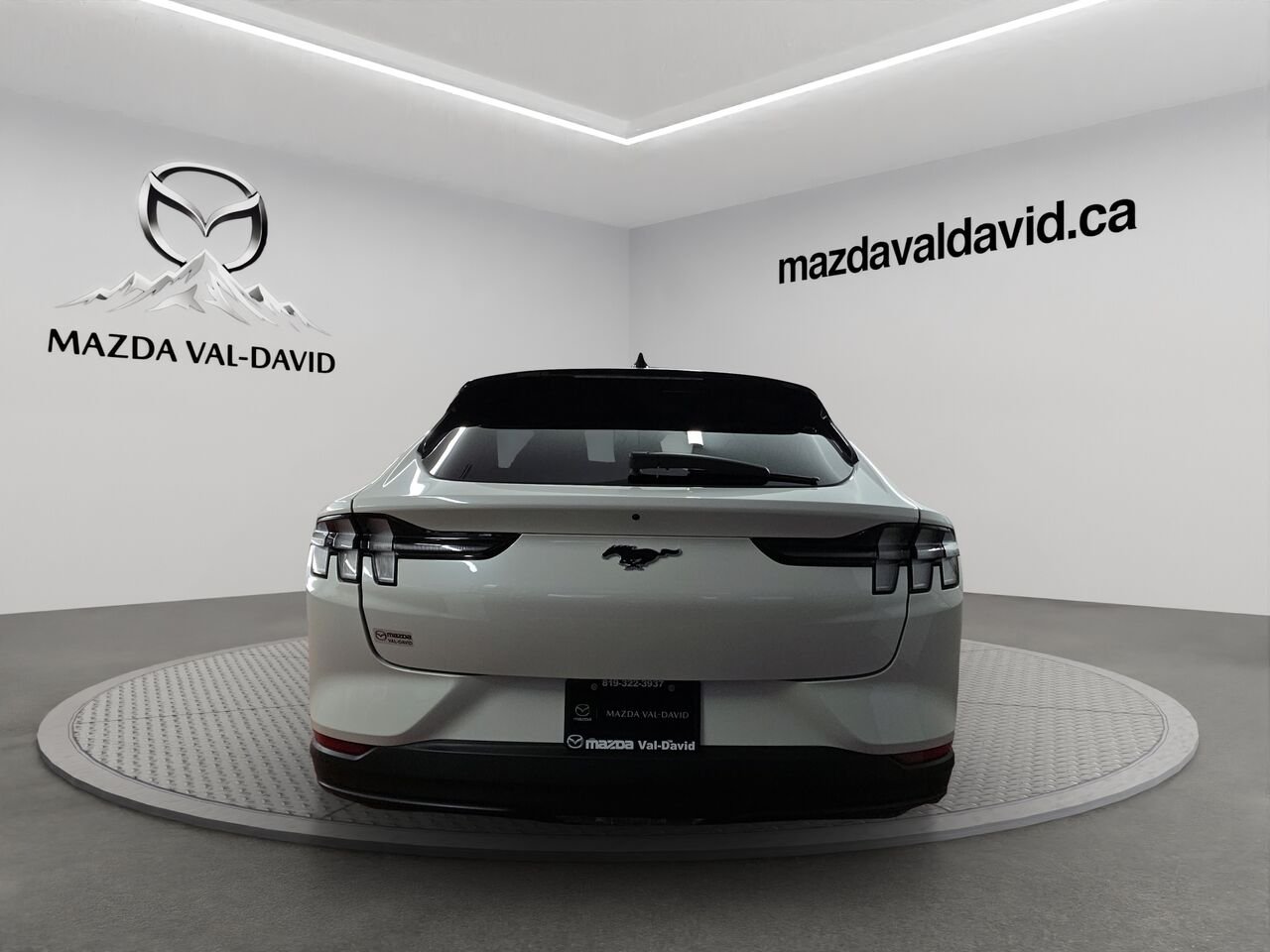 Ford Mustang Mach-E Sélect TI, Traction intégrale, écran tactile SYNC 4 de 15,5 pouces, Apple CarPlay et Android Auto 2023 Blanc Val-David - photo #3