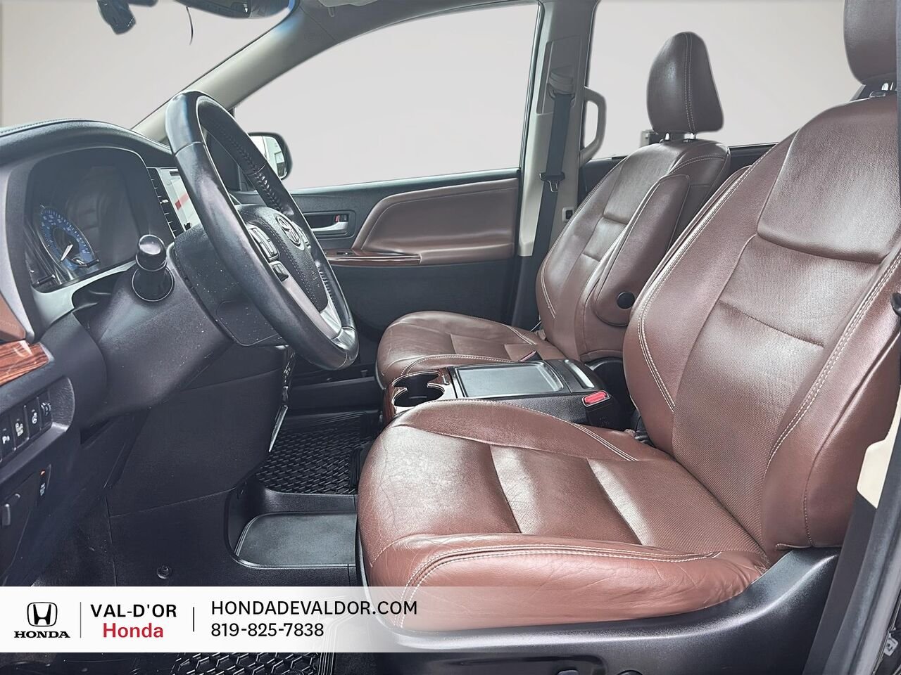 Toyota Sienna XLE 7 places 5 portes AWD 2017 Noir Val-d'Or - photo #6