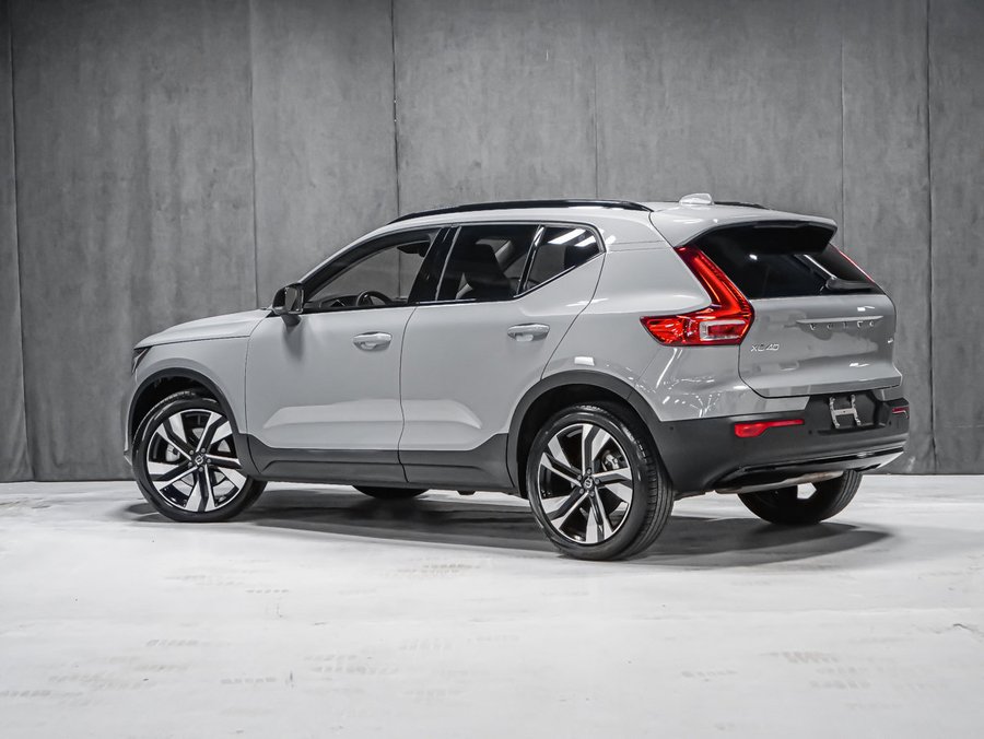 2026 Volvo XC40 B5 ULTRA DARK Grey