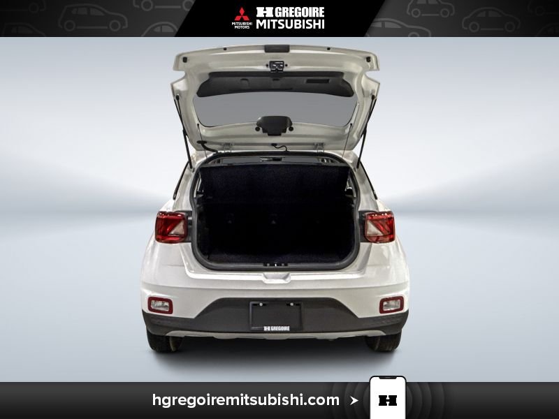 2025 Hyundai Venue White Laval - photo #28