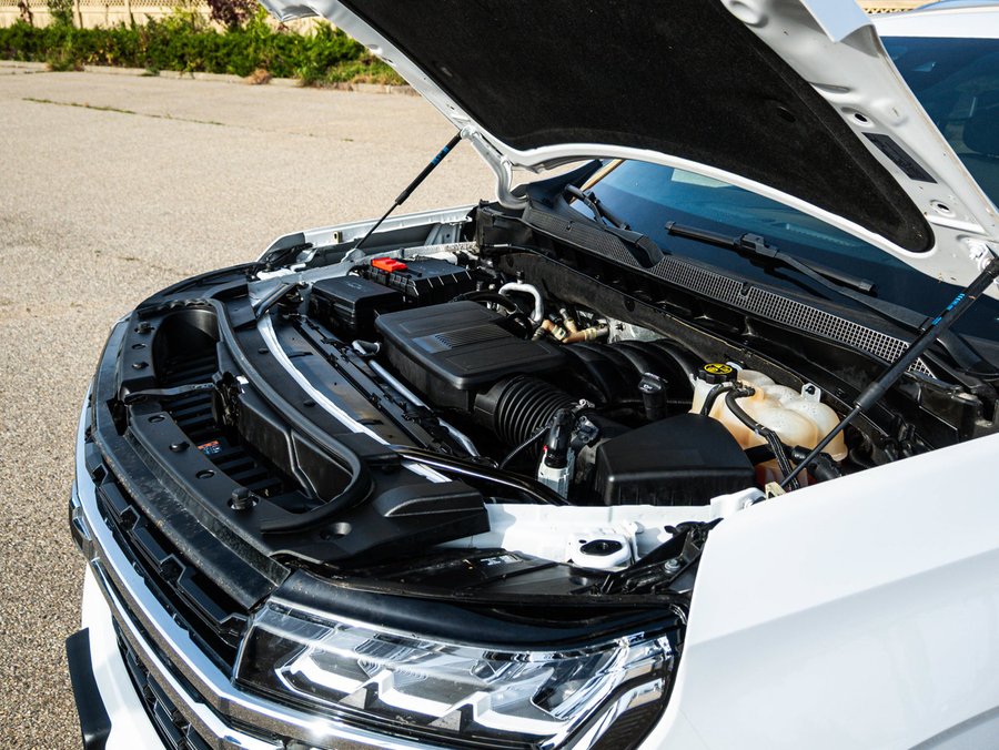 2023 Chevrolet Suburban LS 5.3L | 8 Passenger White