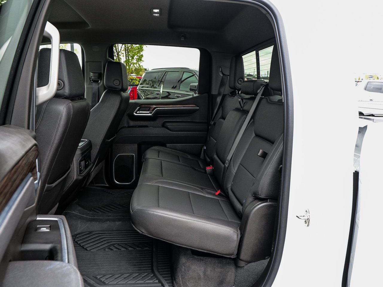2026 Chevrolet Silverado 1500 4WD Crew Cab 147 RST White Sherwood Park - photo #30