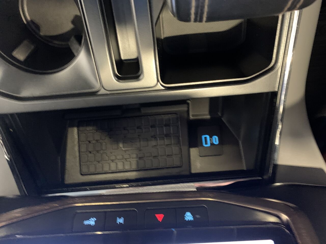 Ford F-150 Lightning LARIAT cabine SuperCrew 4RM caisse de 5,5 pi 2024 Noir Châteauguay - photo #37
