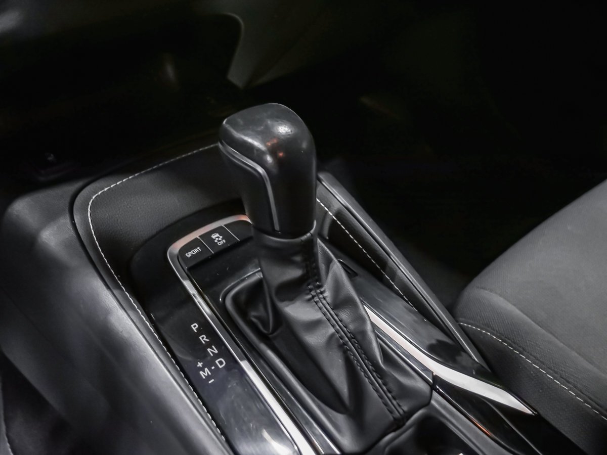 2022 Toyota Corolla Hatchback White Montreal - photo #11