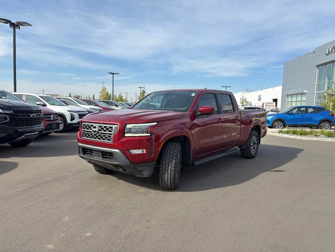 2022 Nissan Frontier Crew Cab SV Long Bed 4x4 Cardinal Red Metallic TriCoat Sherwood Park - photo #2