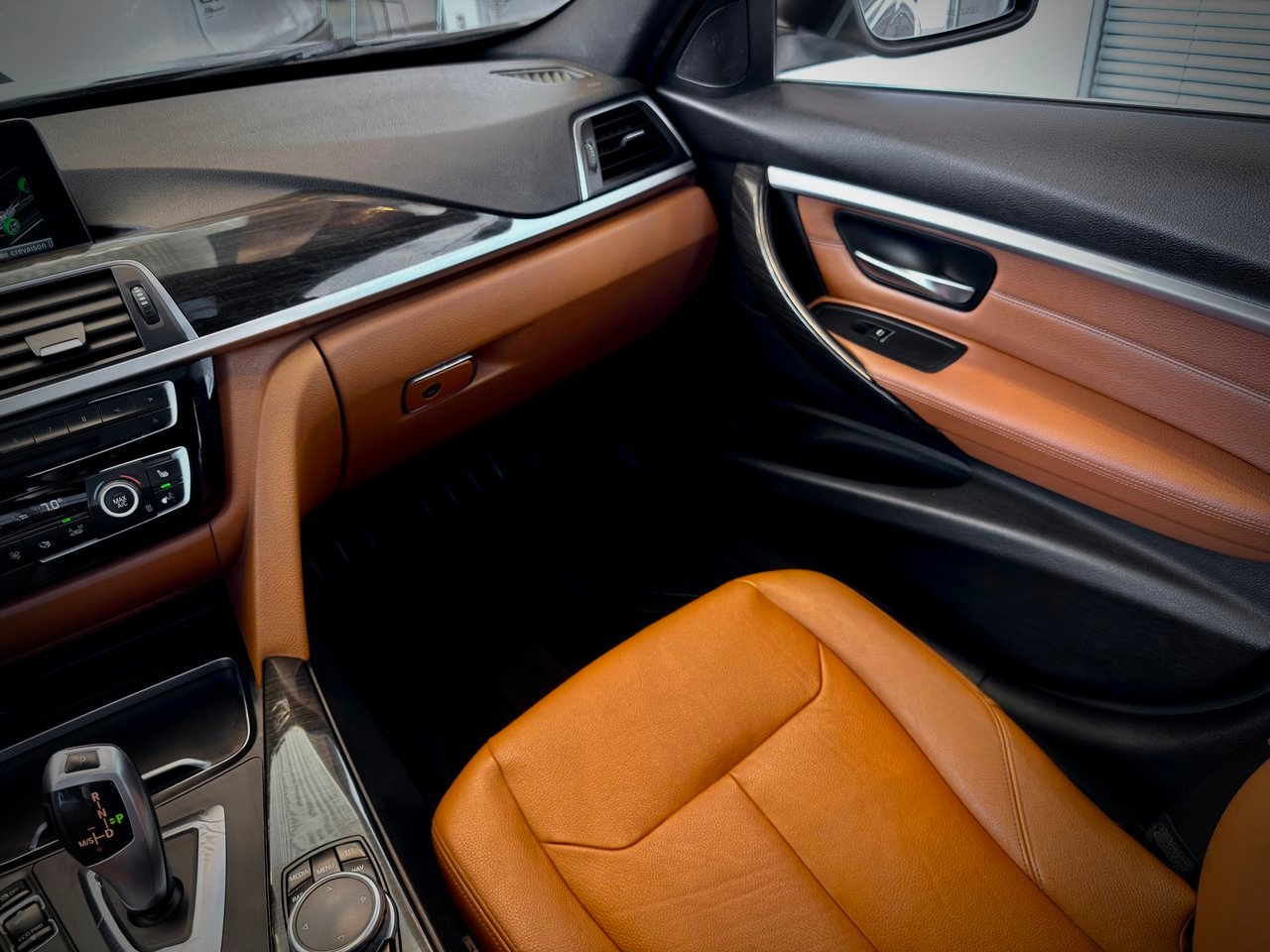 2016 BMW 3 Series Beige Notre-Dame-des-Prairies - photo #20