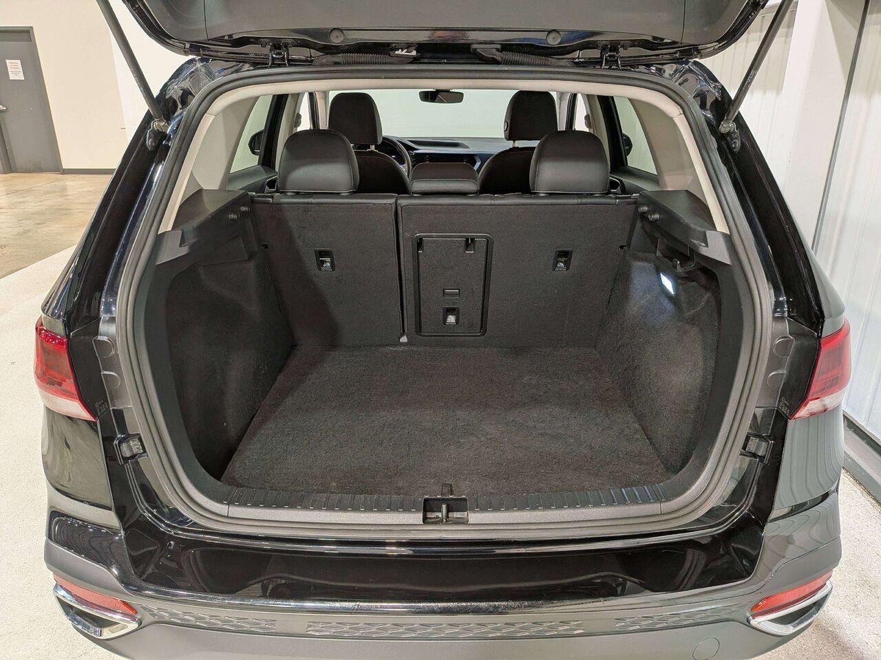 2024 Volkswagen Taos Comfortline 4MOTION Black Mirabel - photo #8