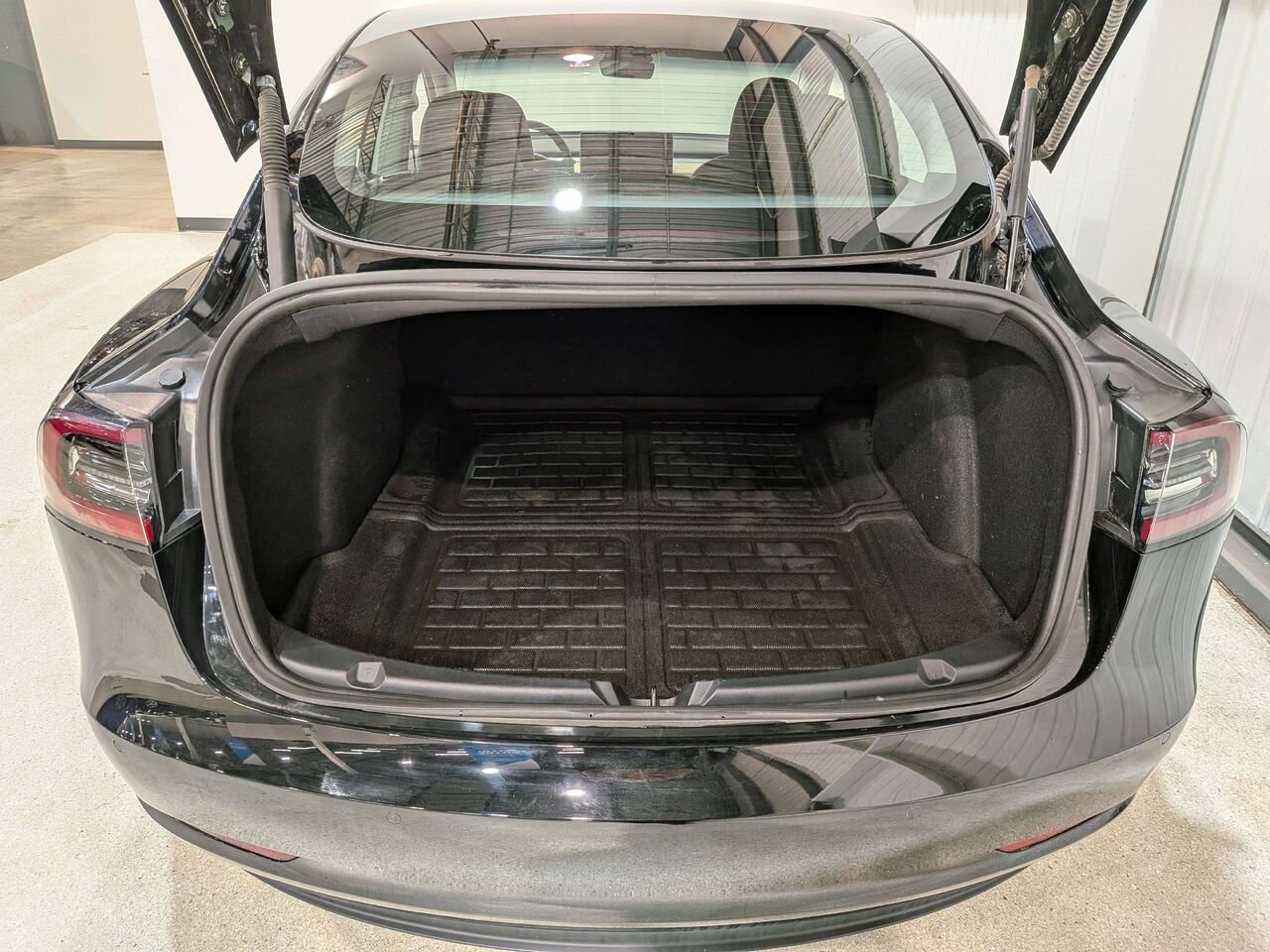 2022 Tesla Model 3 Standard Range RWD *Ltd Avail* Black Val-David - photo #8