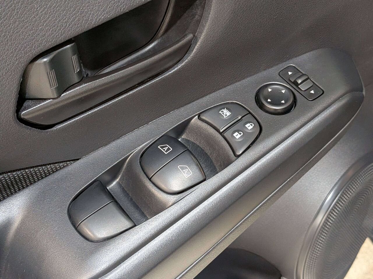 2024 Nissan Kicks S FWD Black Val-David - photo #30