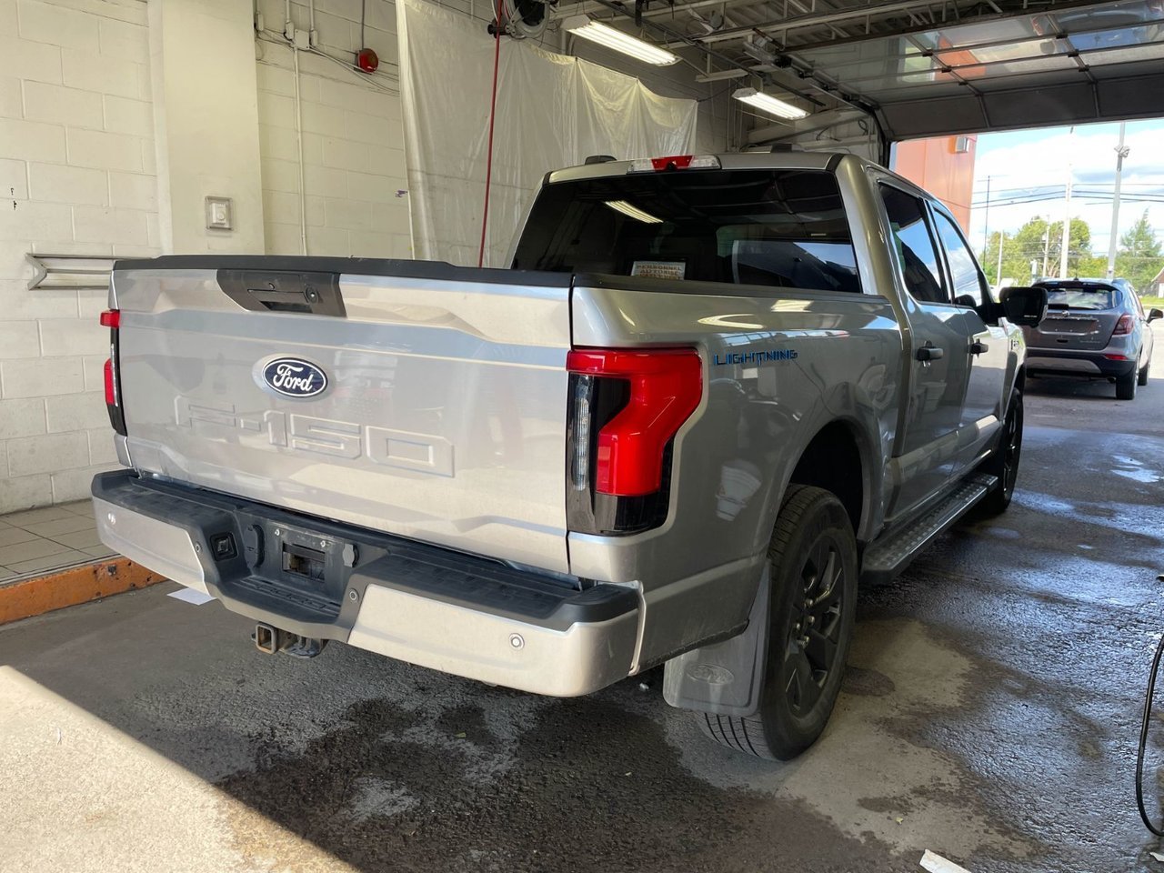 Ford F-150 Lightning XLT CREW 4X4 *GR REMORQ MAX* CHARGEUR EMB. 9.6 KW 2024 Gris Saint-Jérôme - photo #8