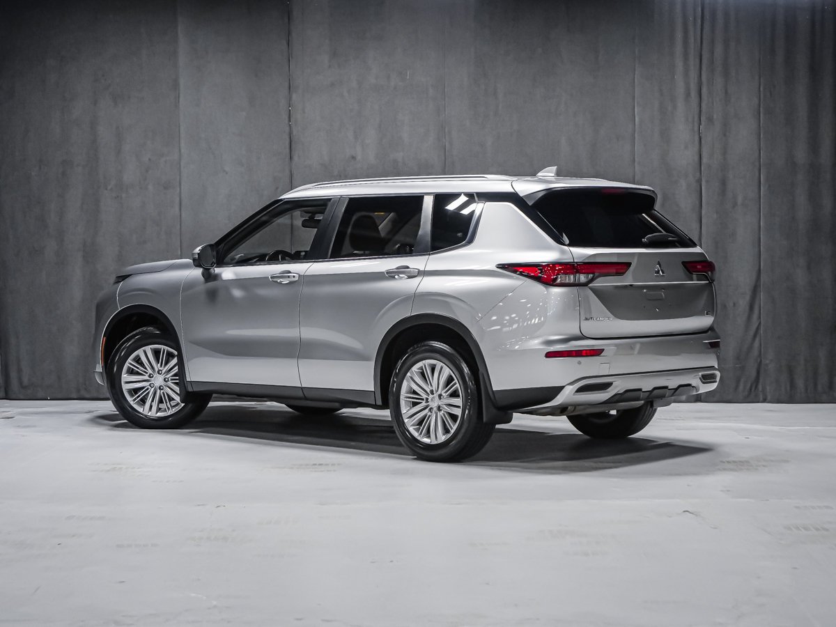 2024 Mitsubishi Outlander LE BANC CHAUFFANT APPLE CAR PLAY SANS FIL Silver Montreal - photo #3