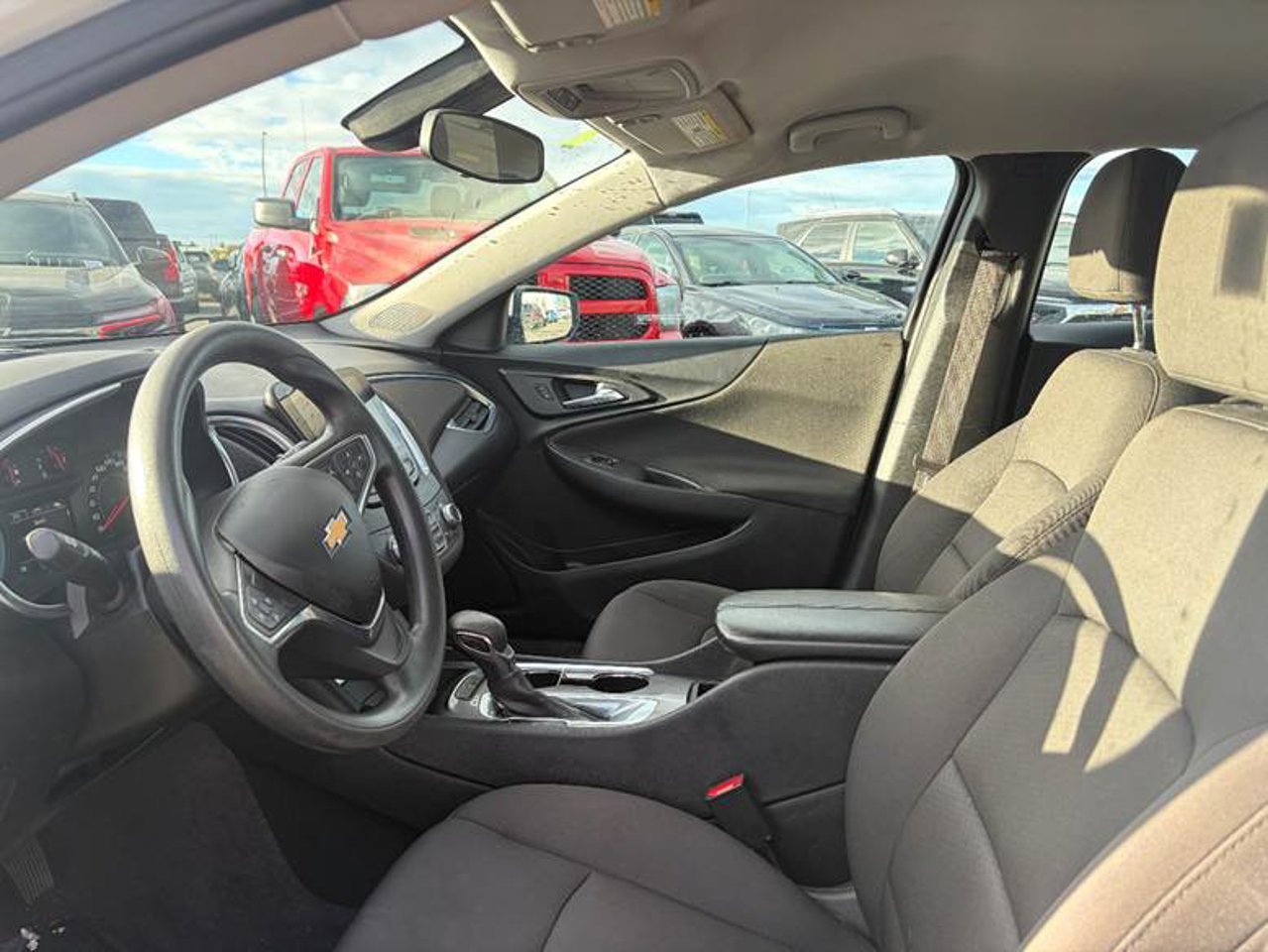 2021 Chevrolet Malibu 4dr Sdn LT White Sherwood Park - photo #5