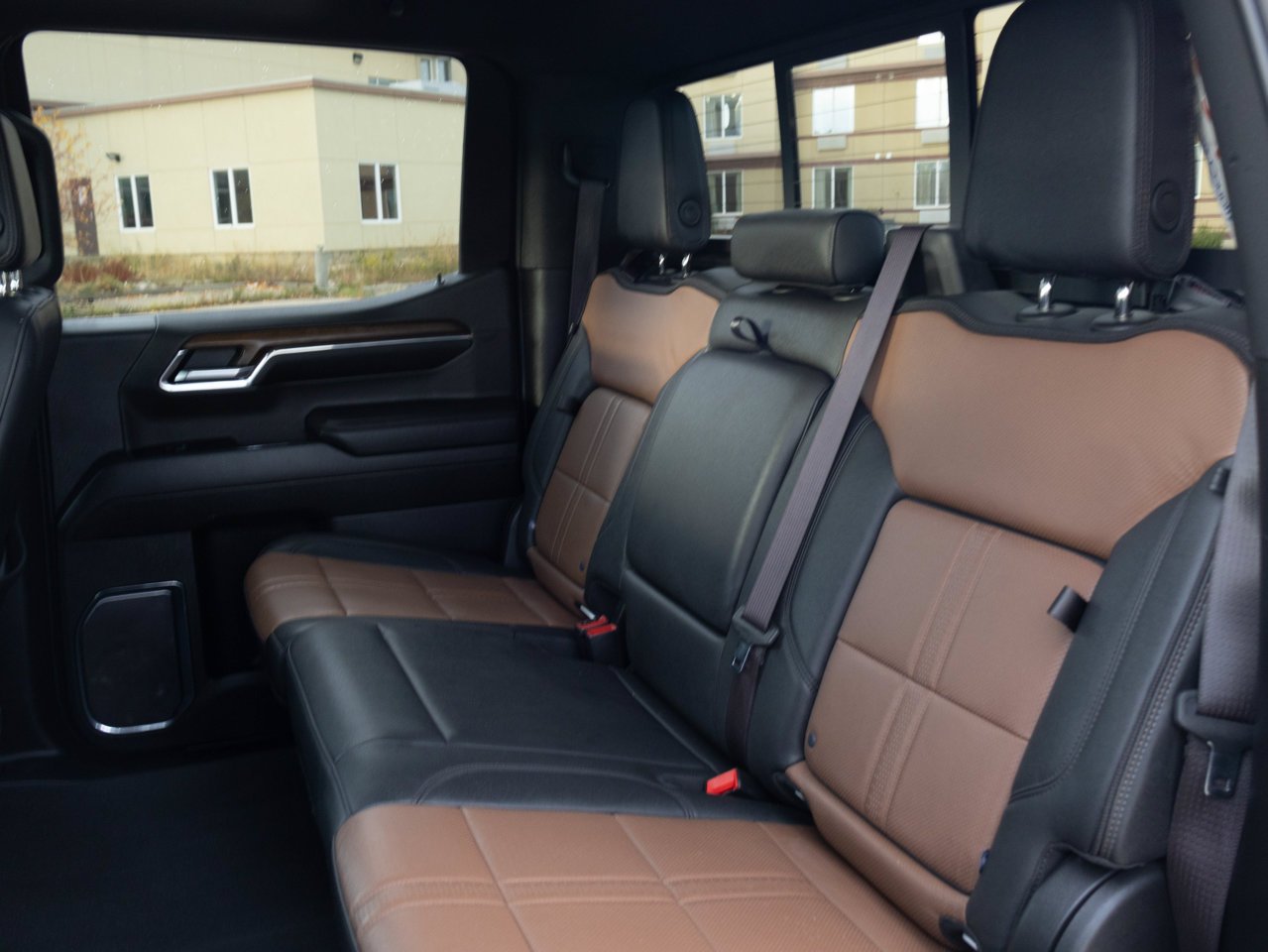 2024 Chevrolet Silverado 1500 4WD Crew Cab 147 High Country White Sherwood Park - photo #29
