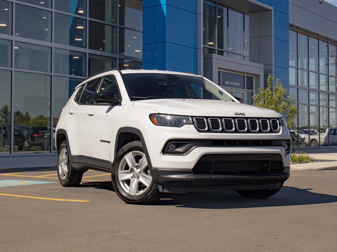 2022 Jeep Compass North 4x4 White Sherwood Park - photo #1