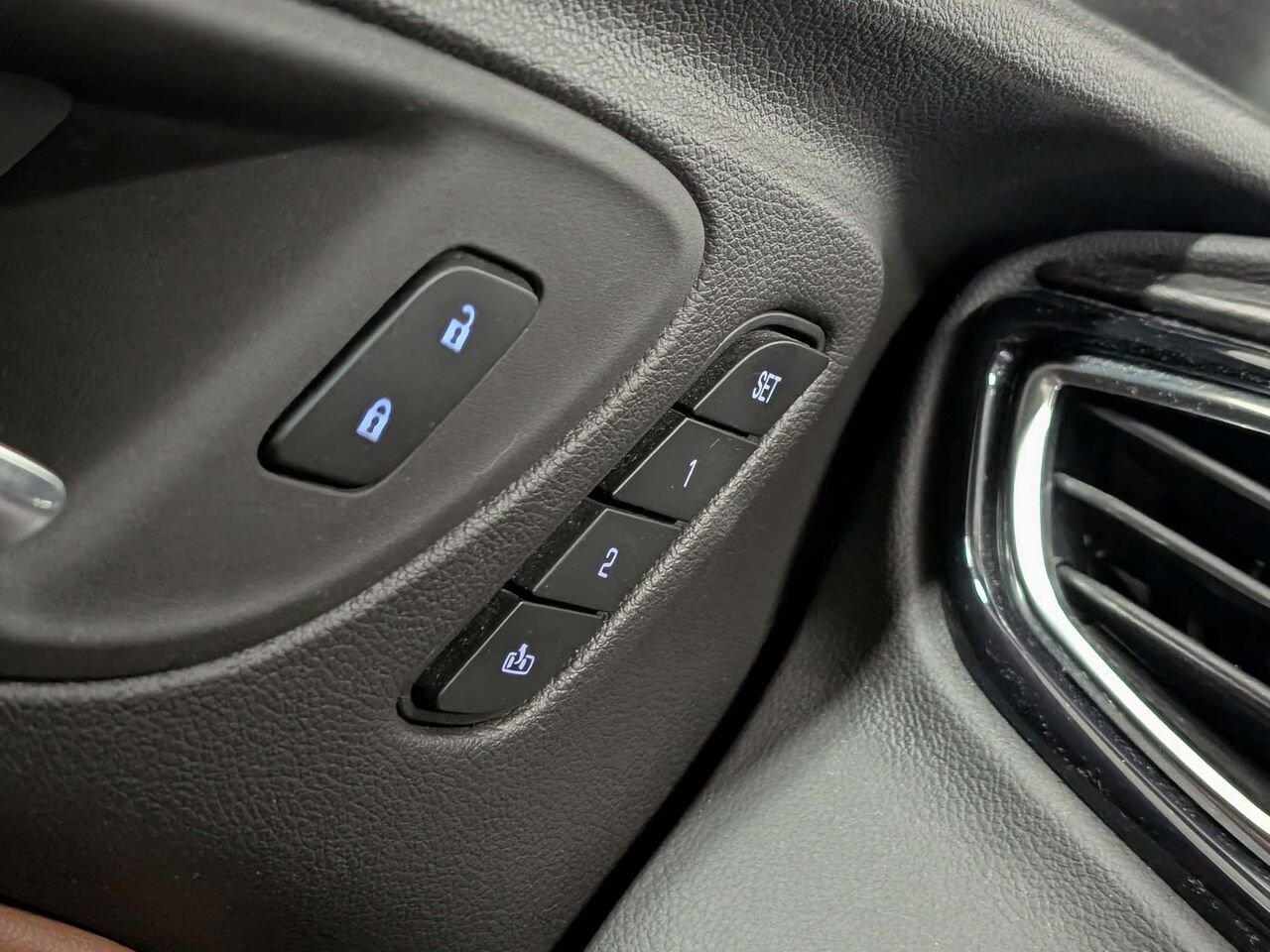 BUICK ENCORE GX Essence Cuir Sièges Chauffants Bas Kilométrage 2023 Blanc Sherbrooke - photo #19