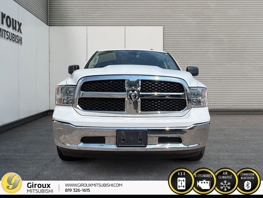 2022 RAM 1500 CLASSIC SLT cabine d'équipe 4x4 caisse de 5 pi 7 po White