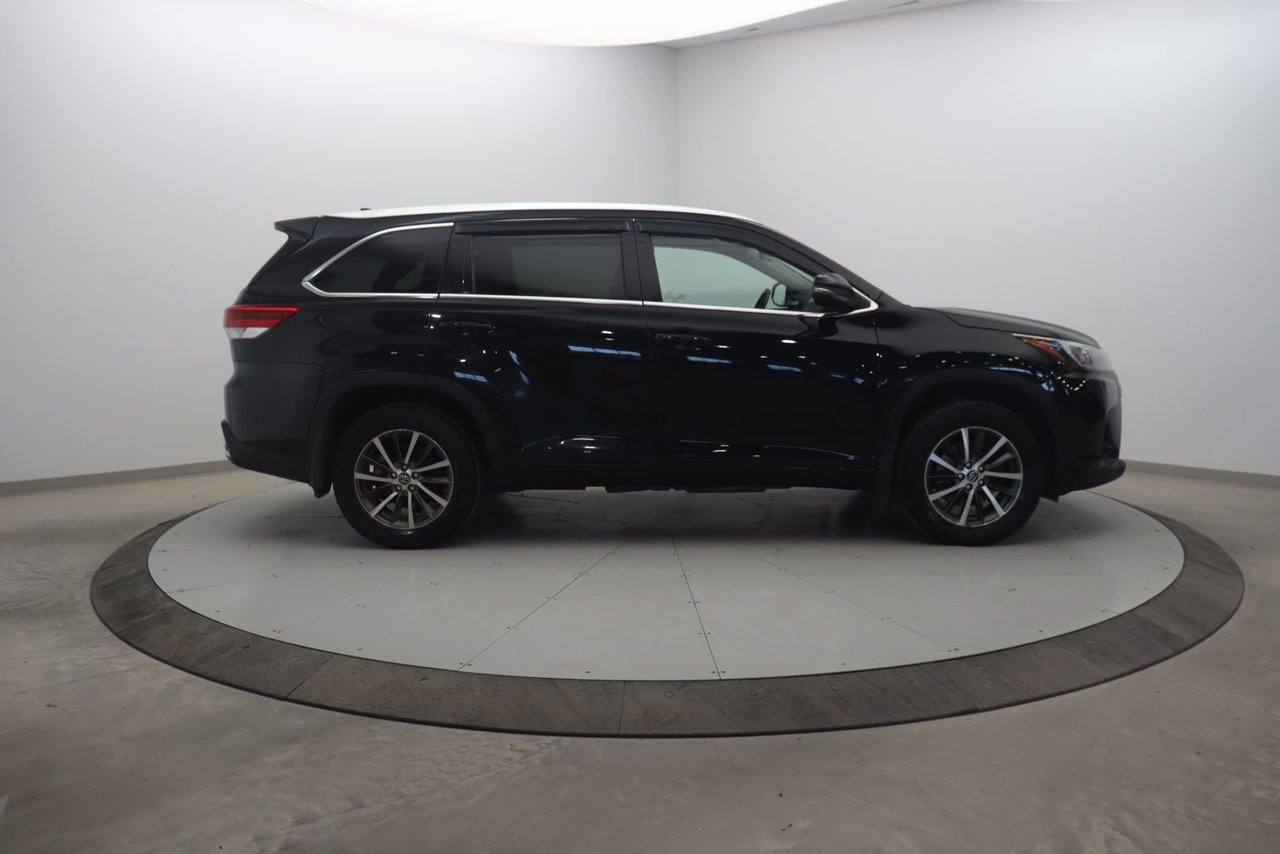 Toyota Highlander XLE 2017 Noir Baie-Comeau - photo #2