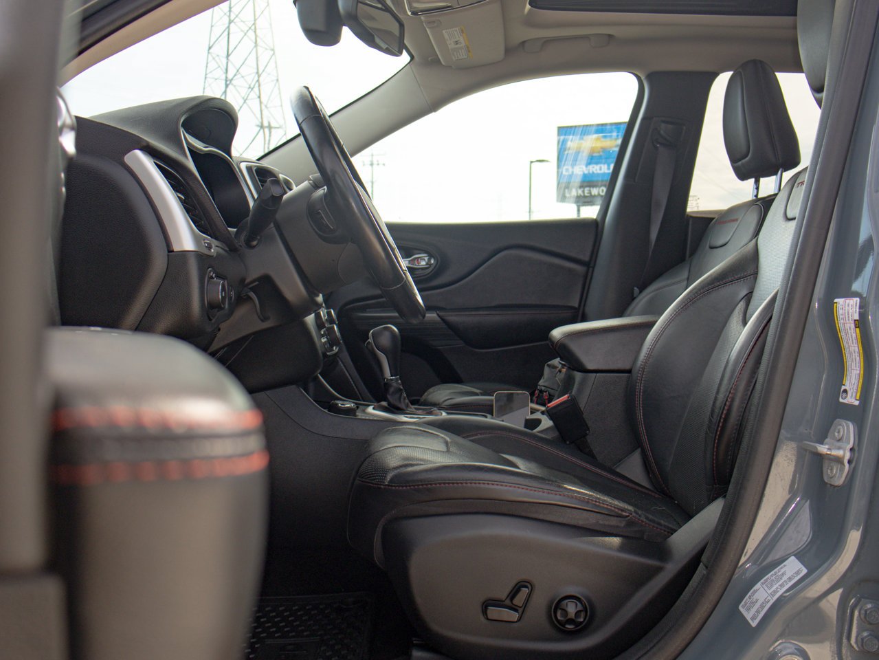 2015 Jeep Cherokee 4WD 4dr Trailhawk gray Sherwood Park - photo #17