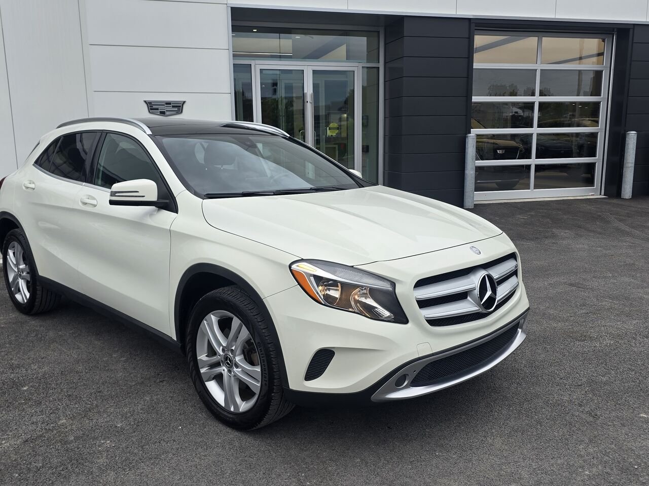 Mercedes-Benz GLA GLA 250 4 portes 4MATIC 2017 Blanc Laval - photo #2