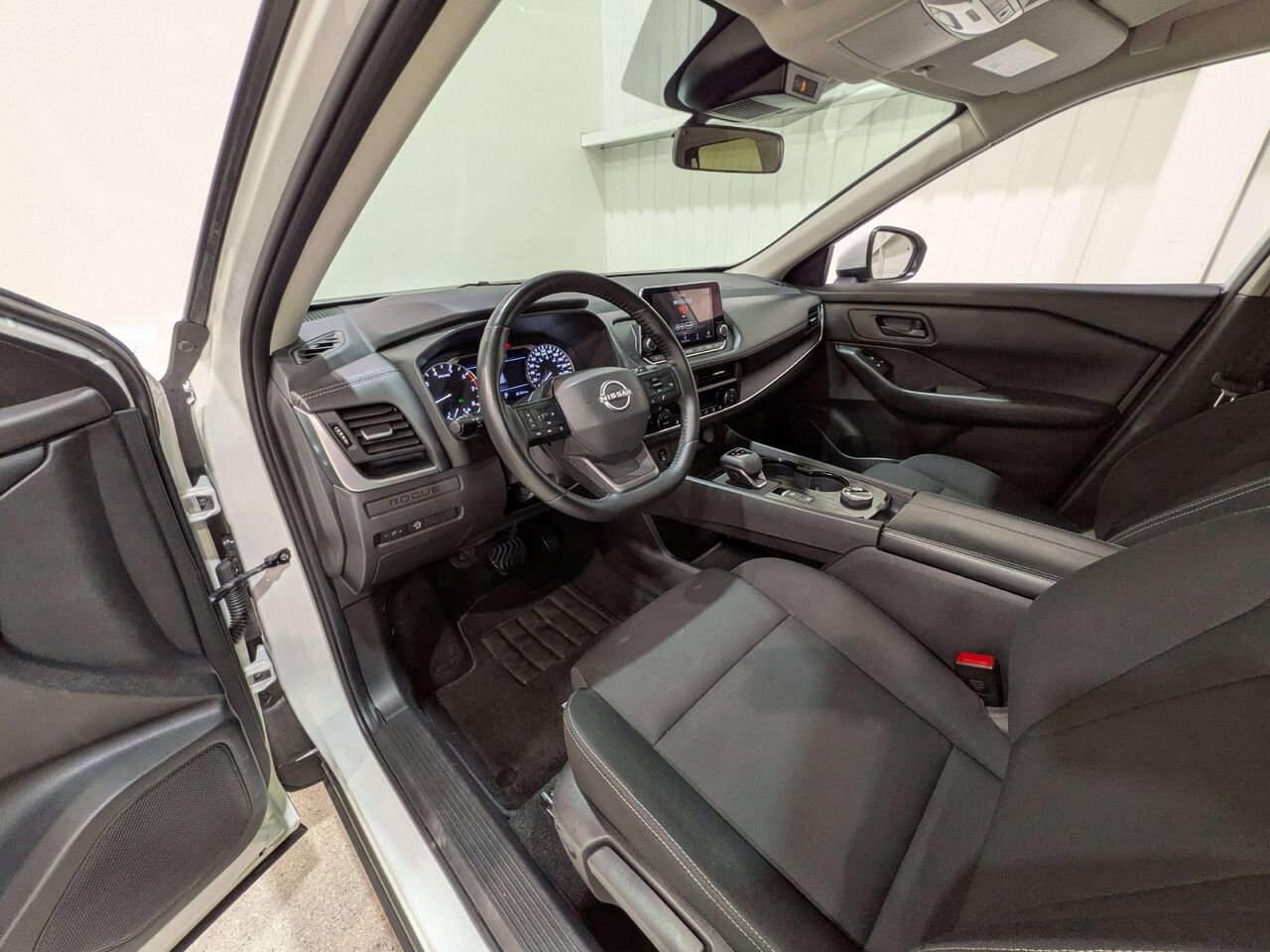 2025 Nissan Rogue AWD S White Val-David - photo #9