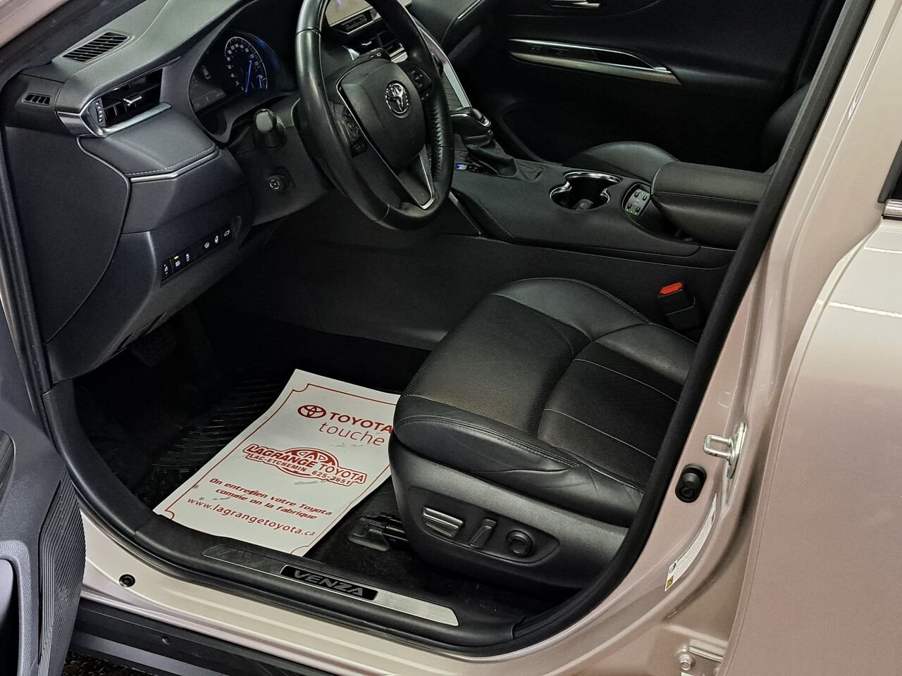 Toyota Venza XLE TI 2024 Titane éclatant Lac-Etchemin - photo #13