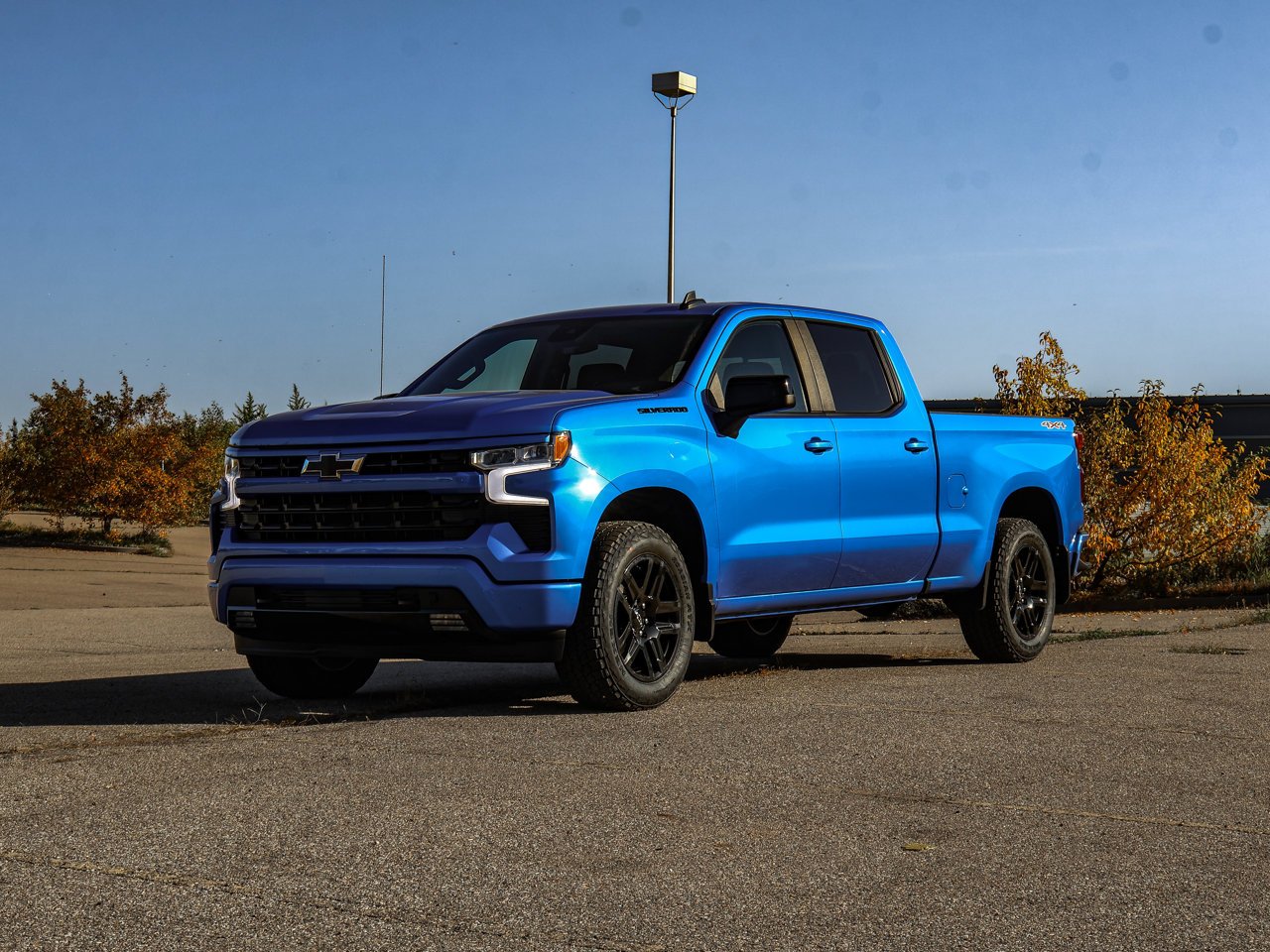 2025 Chevrolet Silverado 1500 4WD Crew Cab 147 RST Blue Sherwood Park - photo #3