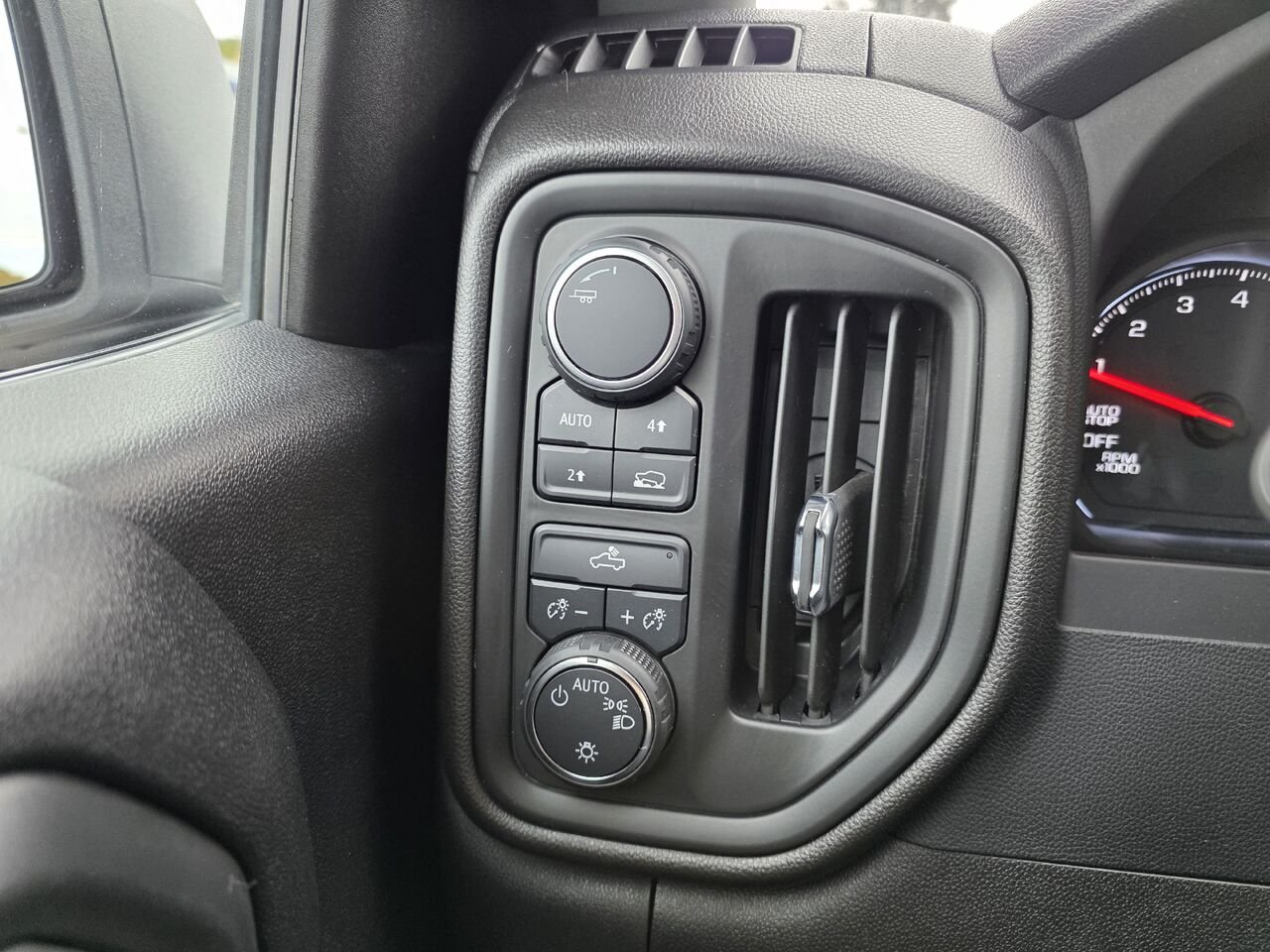 2022 Chevrolet Silverado 1500 Custom 4X4 White Mont-Laurier - photo #20