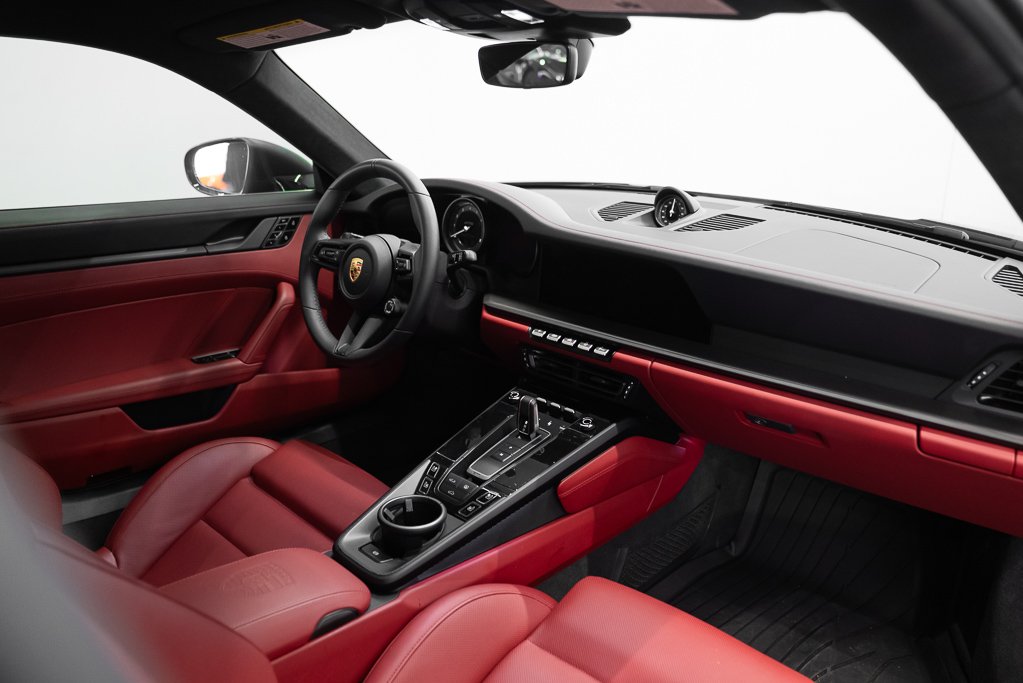 Porsche 911 Carrera 4 GTS 2024 Noir Kirkland - photo #13