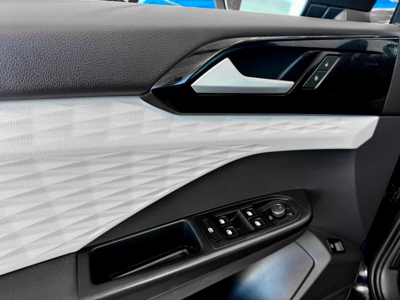 2024 Volkswagen Taos Black Notre-Dame-des-Prairies - photo #26